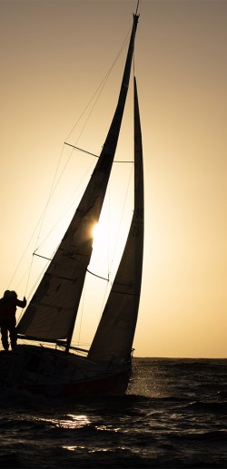 Mini Transat Vorpommern segelt in den Sonnenuntergang